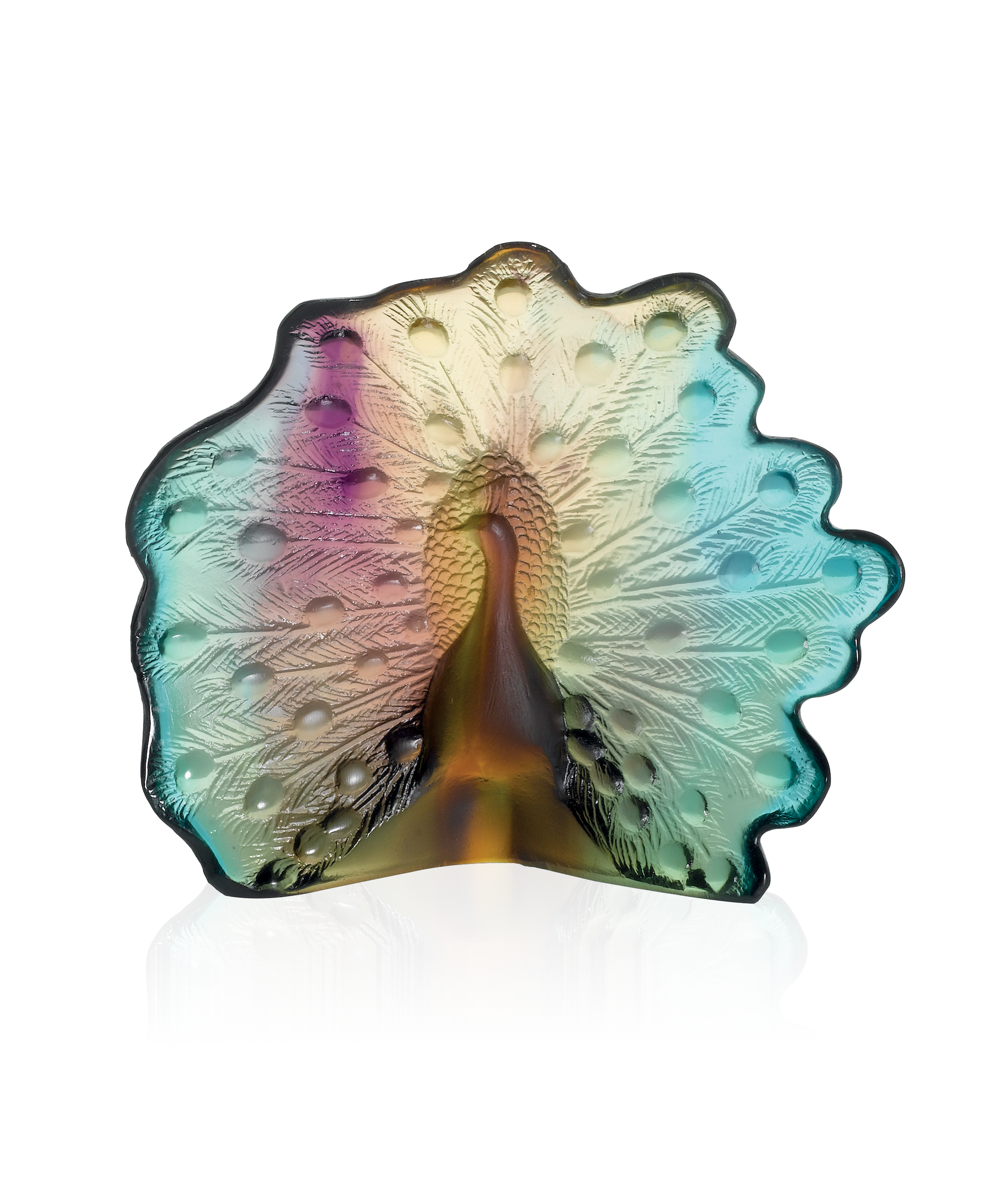 Paon en verre Daum, sculpture artistique représentant un paon aux couleurs vives et détails délicats.