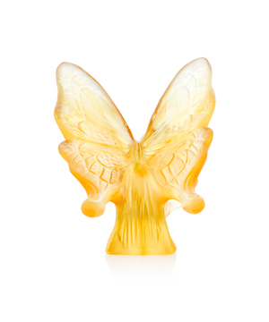 Papillon en verre doré et jaune de la marque Daum, avec détails délicats et finition élégante.