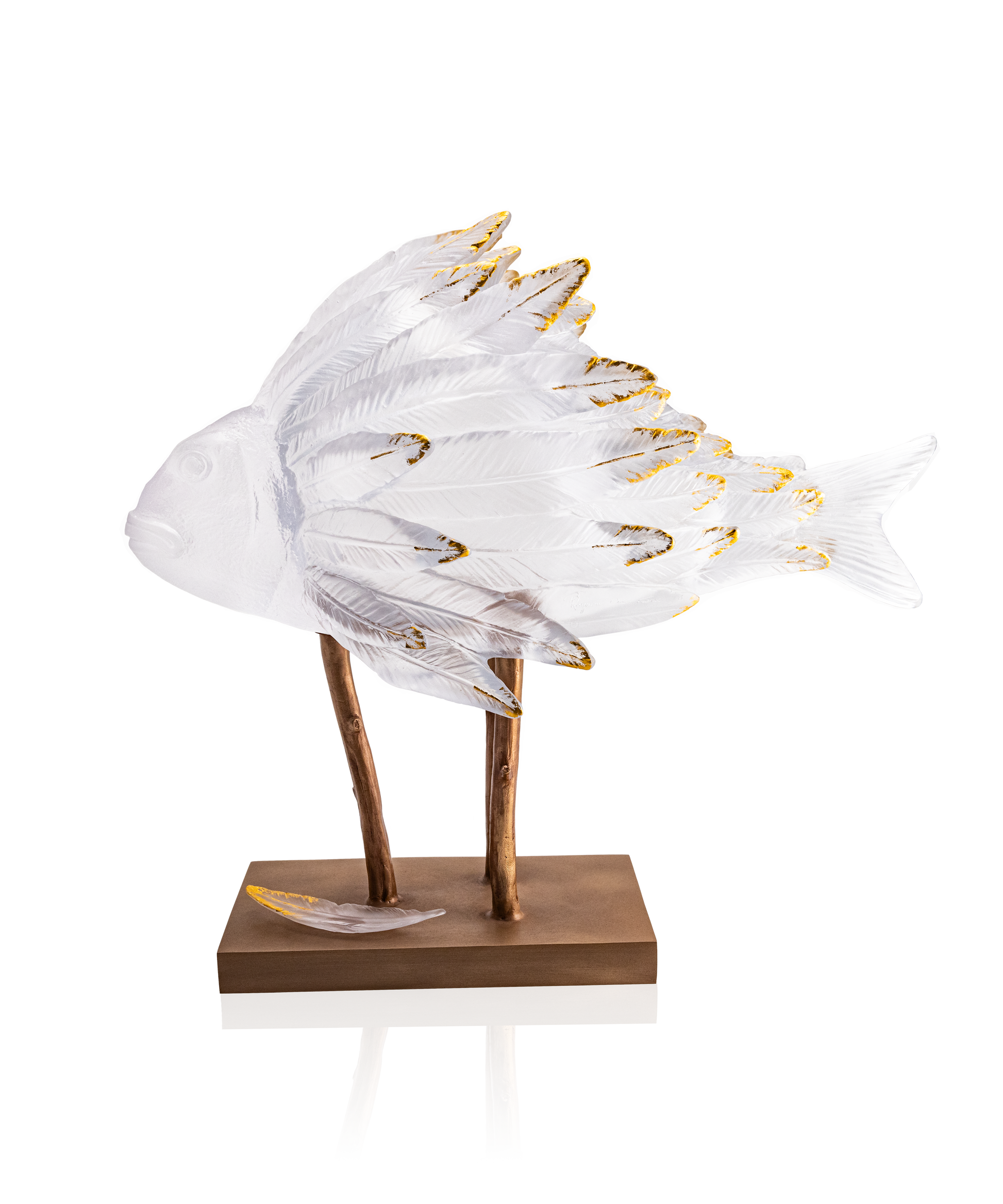 Figurine Punky Fish blanc et or de Patrick Rougereau, collection Daum, en verre artistique, 25 pièces.