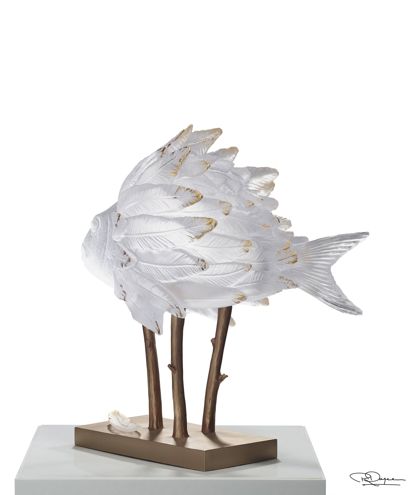 Poisson Punky Fish blanc et or de Patrick Rougereau en verre Daum, 25 pièces, illustration artistique sophistiquée.