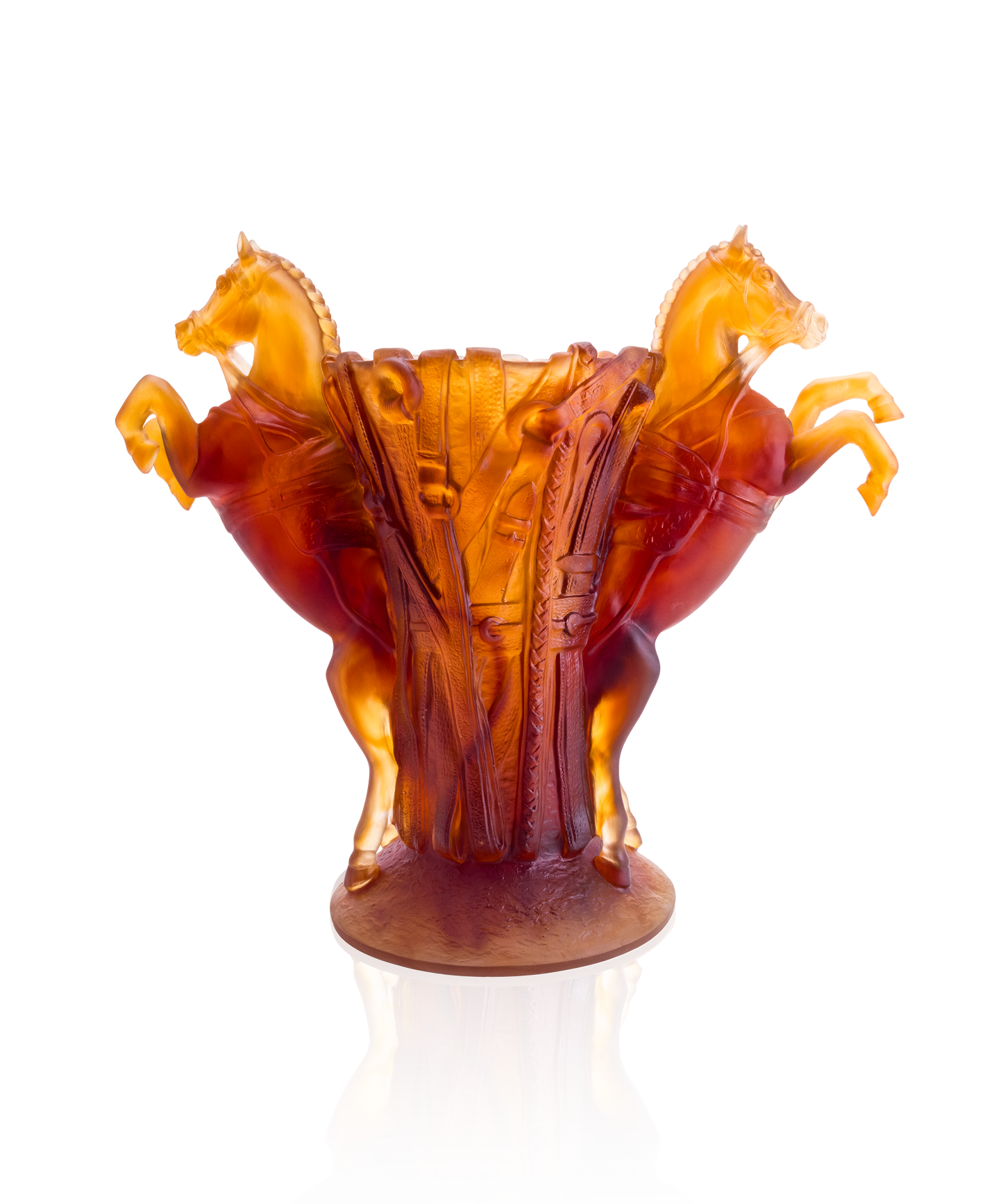 Vase grand modèle Rêve Equestre de la marque Daum, design artistique en verre coloré.