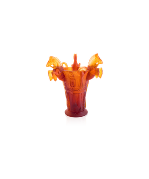 Vase petit modèle Rêve Équestre de la marque Daum, décoration en verre coloré avec motif équestre finement travaillé.