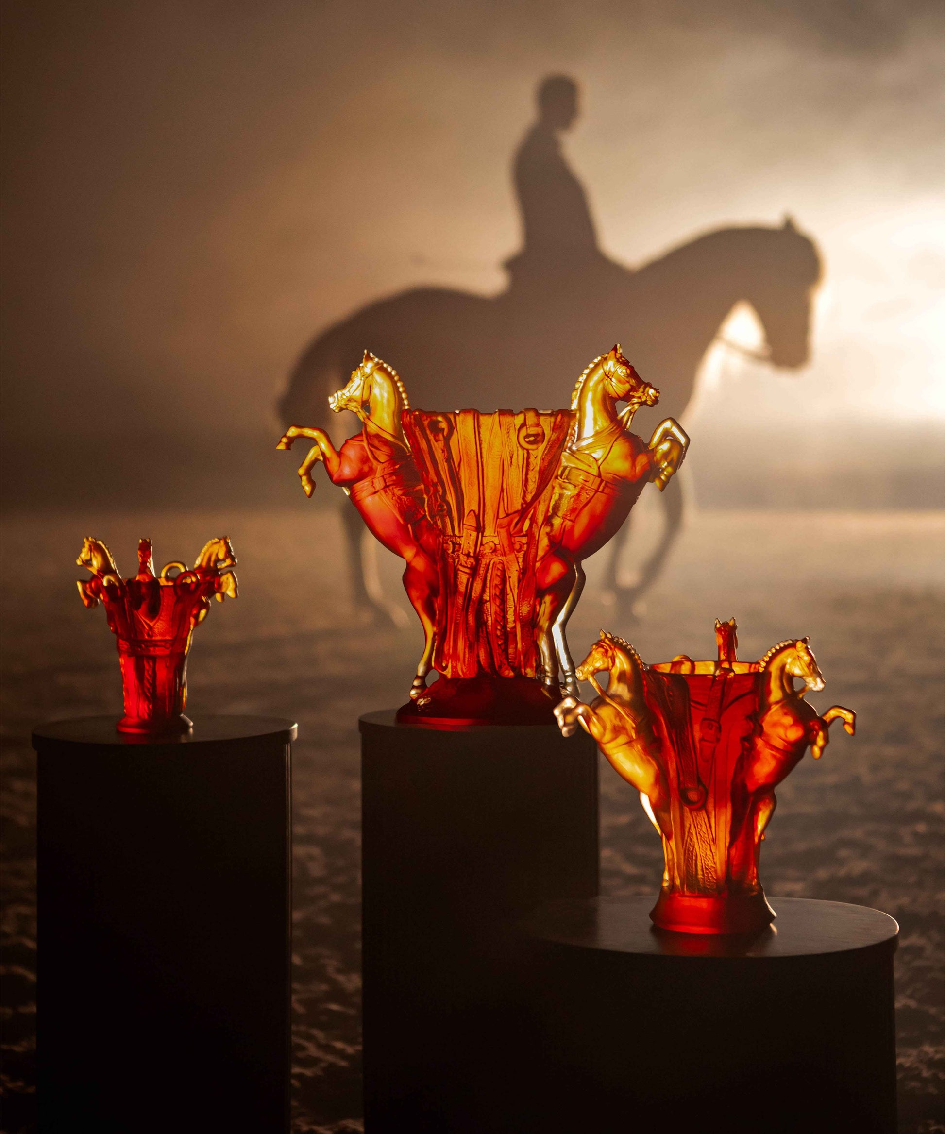 Vase petit modèle Rêve Équestre de la marque Daum, décoration en verre artistique avec motif équestre.