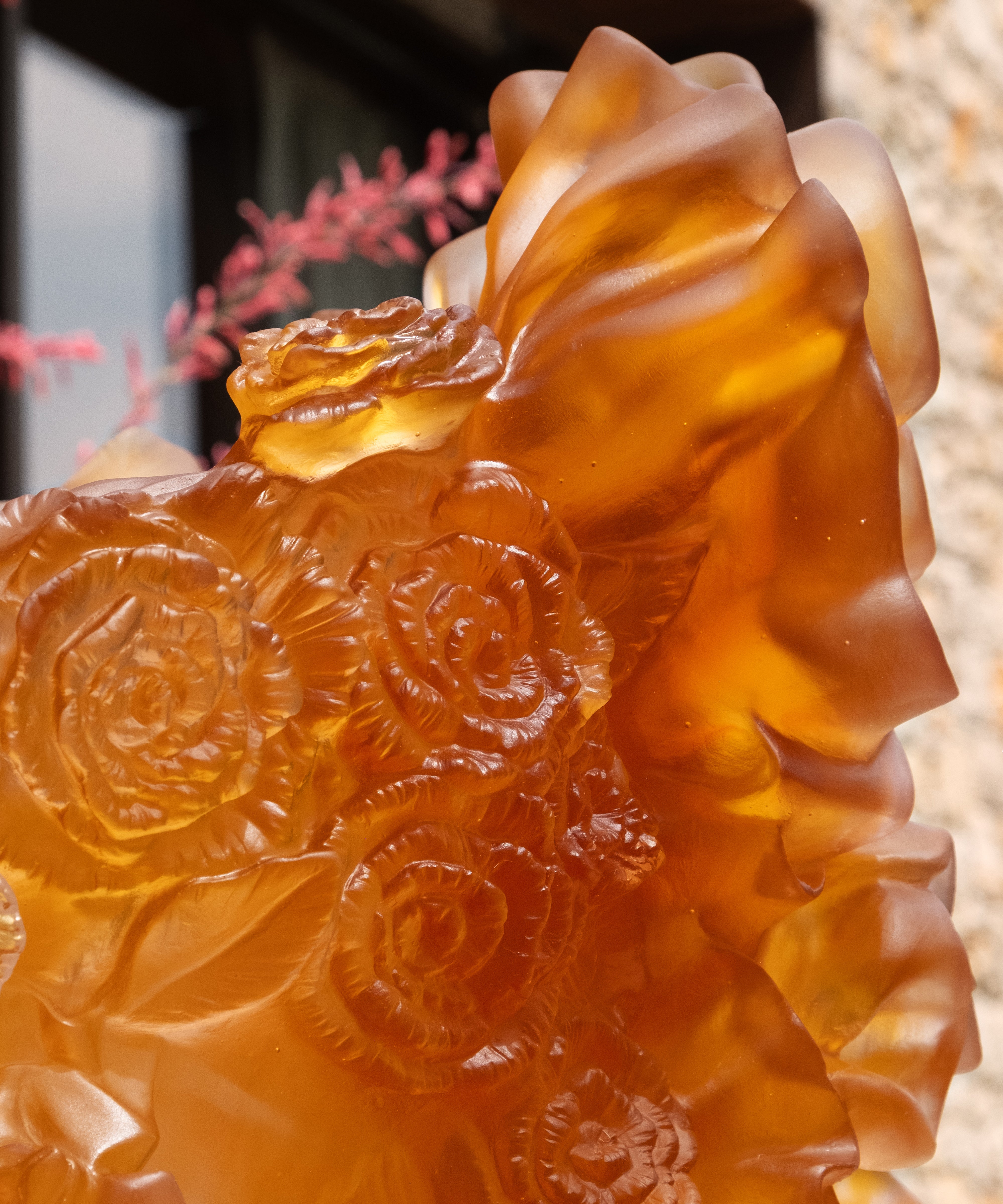 Vase Rose Royale prestige de Daum, en verre soufflé avec finition élégante, présenté dans une image claire et détaillée.