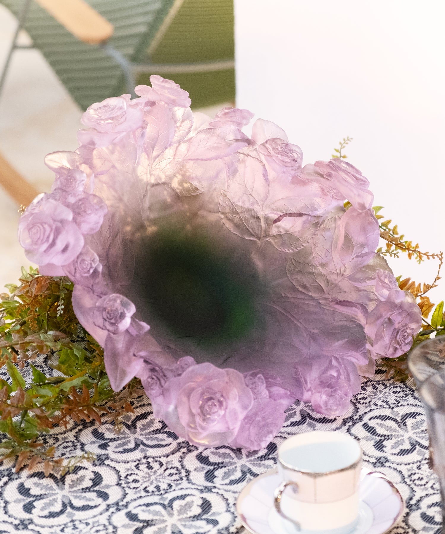 Vase en verre Daum Roses Coupe avec motif floral en relief, élégant et transparent, pour décoration intérieure raffinée