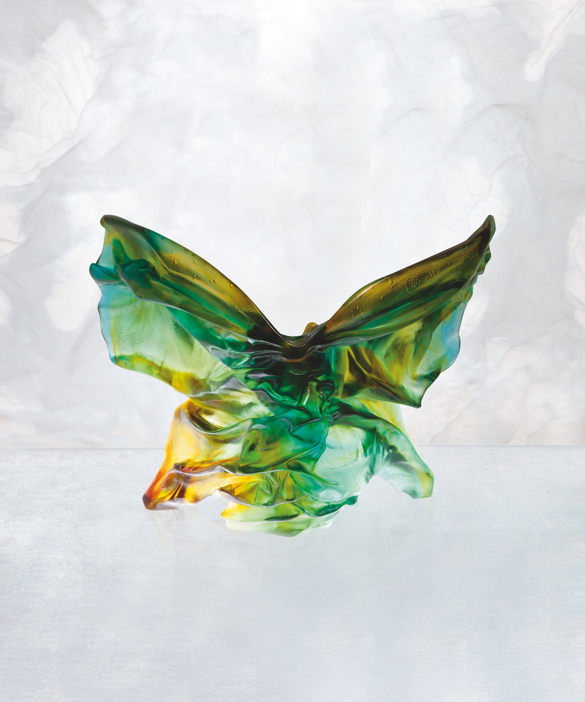 Soliflore Papillon de Hanaé Mori en verre Daum, décor artistique avec motif papillon, design élégant et coloré.