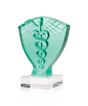 Symbole Caducée en verre Daum, design élégant avec détails fins, symbole médical traditionnel, pièce décorative raffinée.