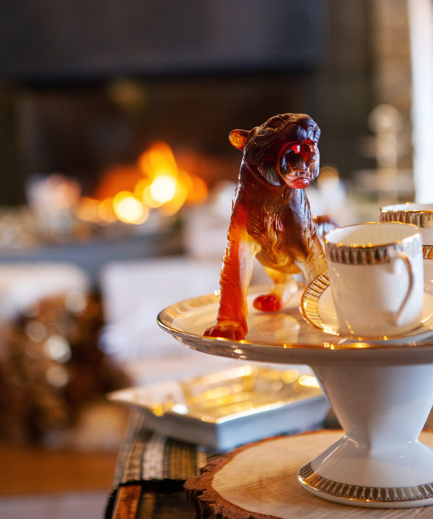 Tigre du Bengale en verre Daum, sculpture artistique avec détails réalistes et finition élégante.