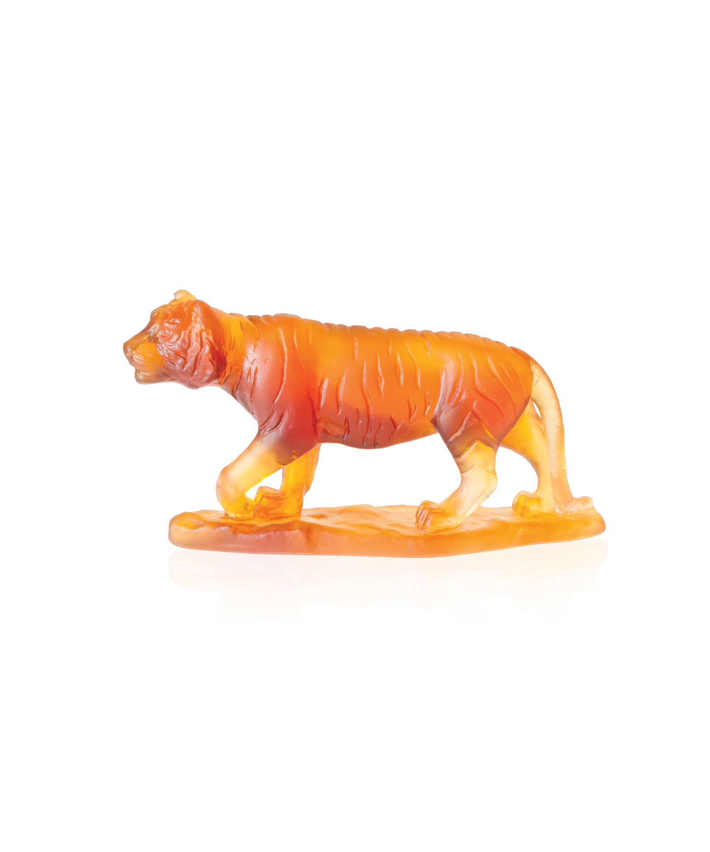Tigre en petit modèle en verre coloré de la marque Daum, sculpture artistique avec détails fins et finition élégante.