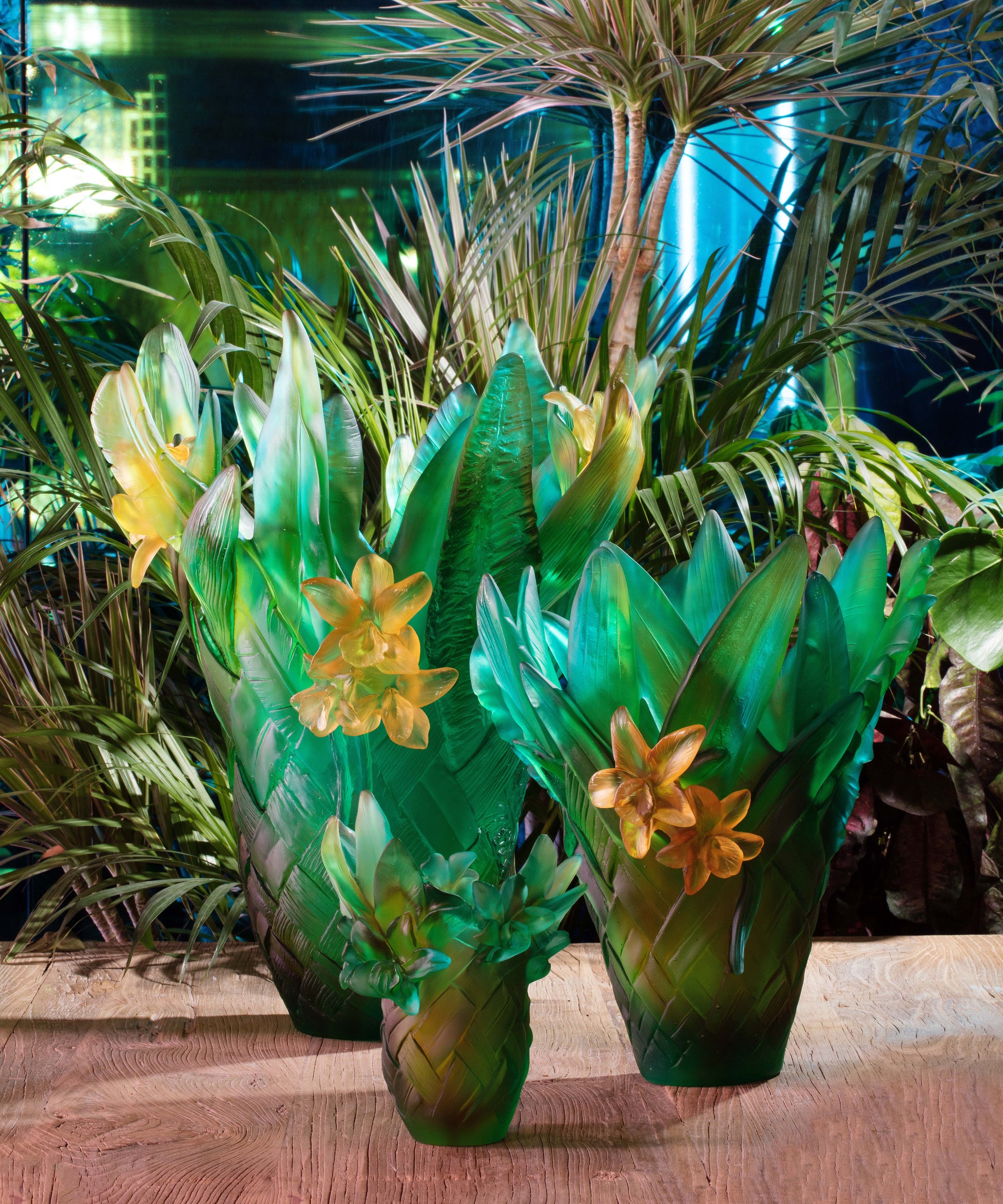 Vase petit modèle en tressage en verre Daum avec motif délicat, décoration élégante pour intérieur.