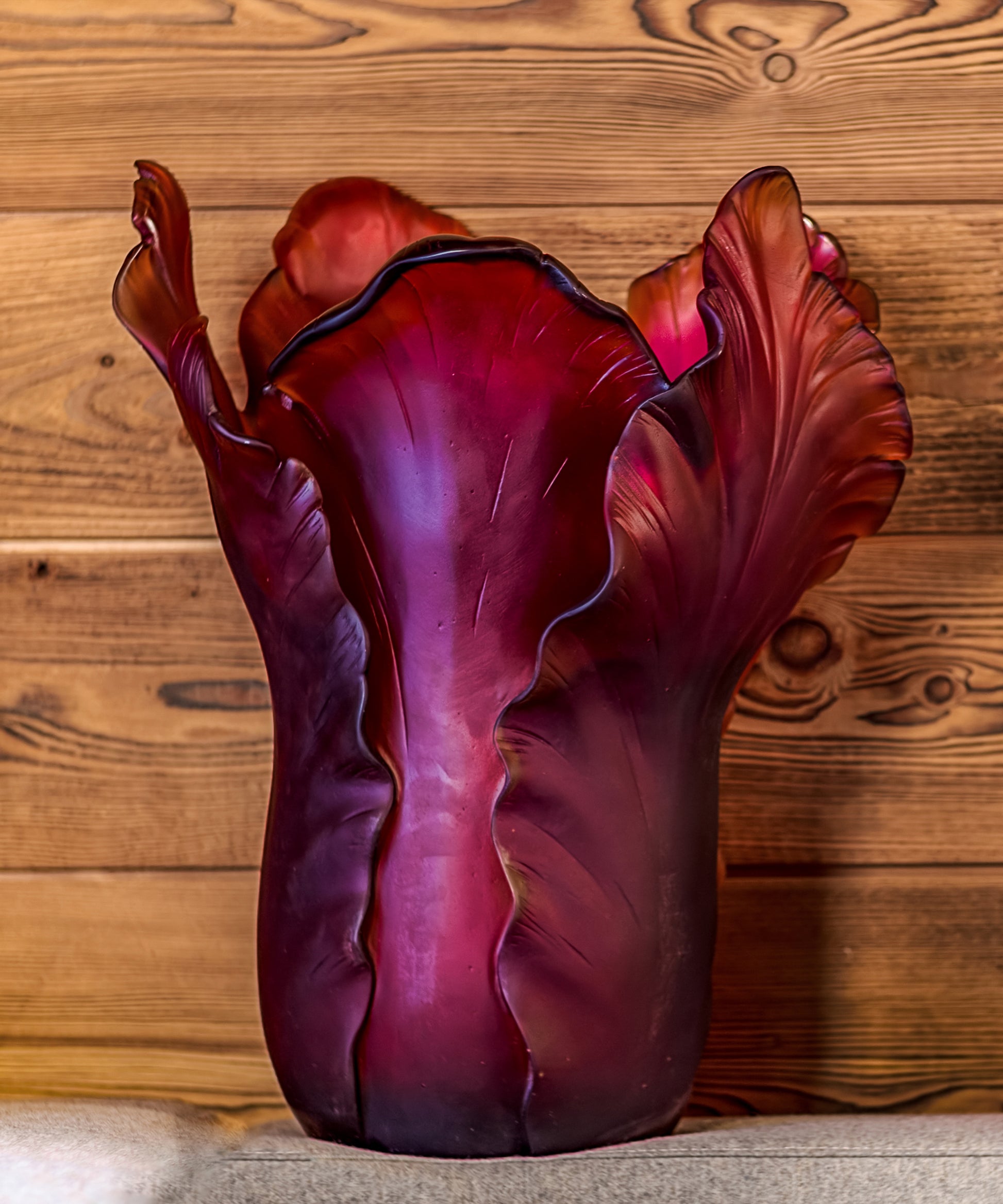 Vase tulipe rouge Daum Magnum, lot de 50 exemplaires, en verre élégant avec finition brillante.