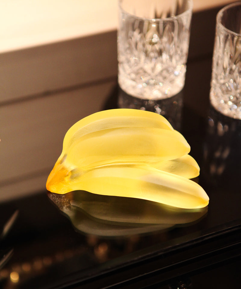 Bananes Tutti Frutti de Gilles Neveu en verre Daum, décoration colorée et artisanale, illustration artistique en verre soufflé.