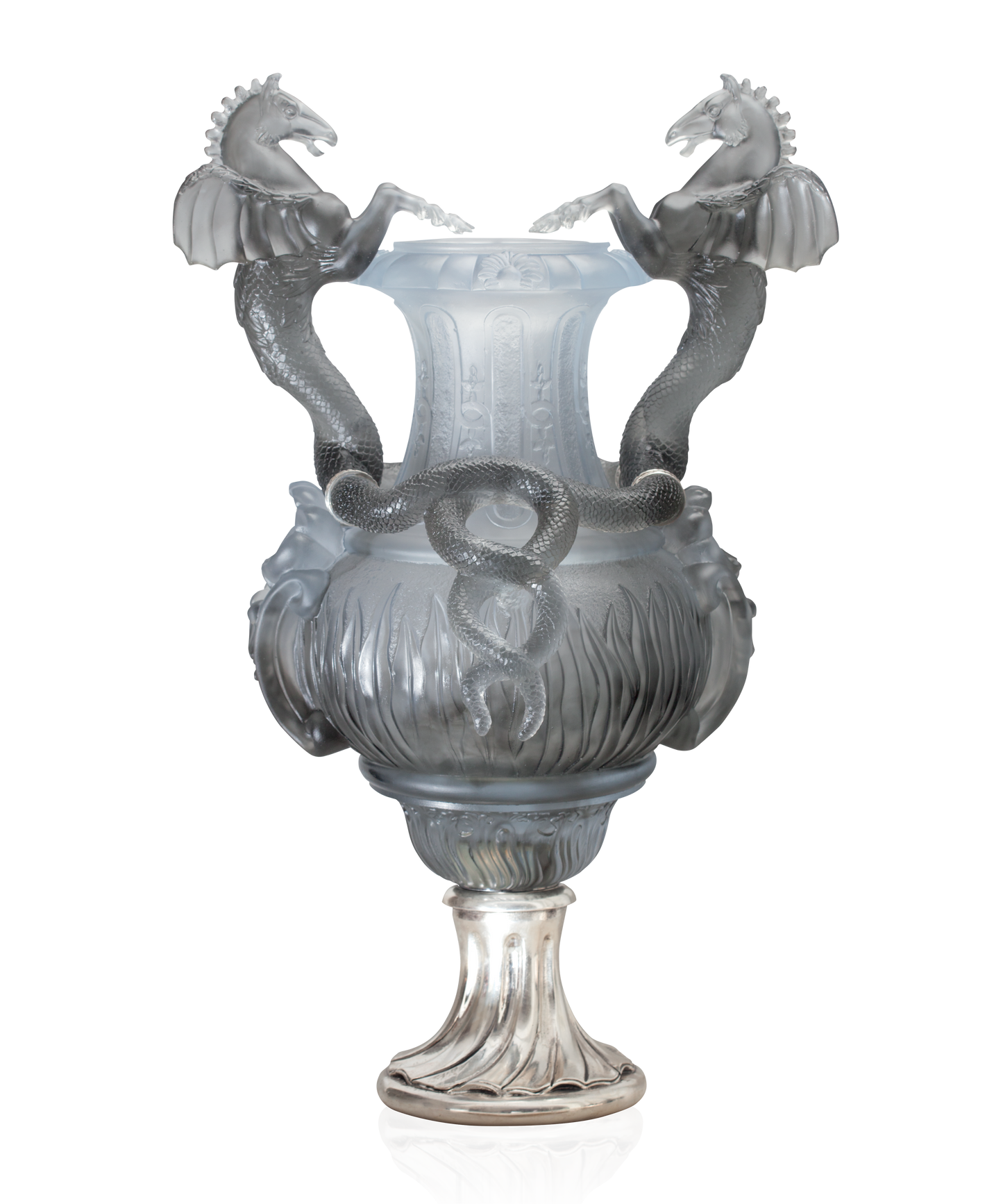 Vase en verre gris avec motifs de chevaux ailés, collection Daum, lot de 50 pièces.
