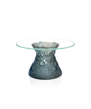 Table basse végétale Daum bleu-gris avec motif floral en verre coloré, design élégant et moderne pour salon.