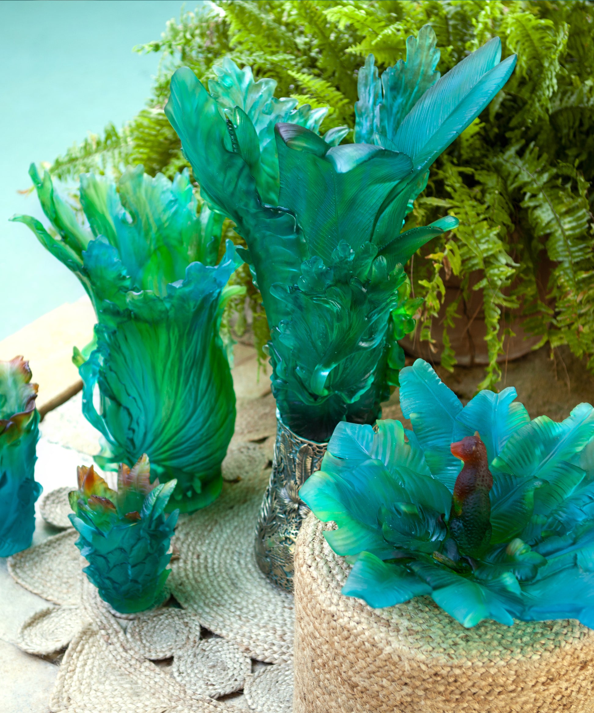 Centre de table Voyage Tropical de la marque Daum avec motif coloré et design élégant pour décoration intérieure.