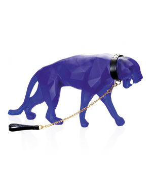 Statue Wild Panther grand modèle bleue de Richard Orlinski en cristal Daum, vue en détail avec texture et finition brillante